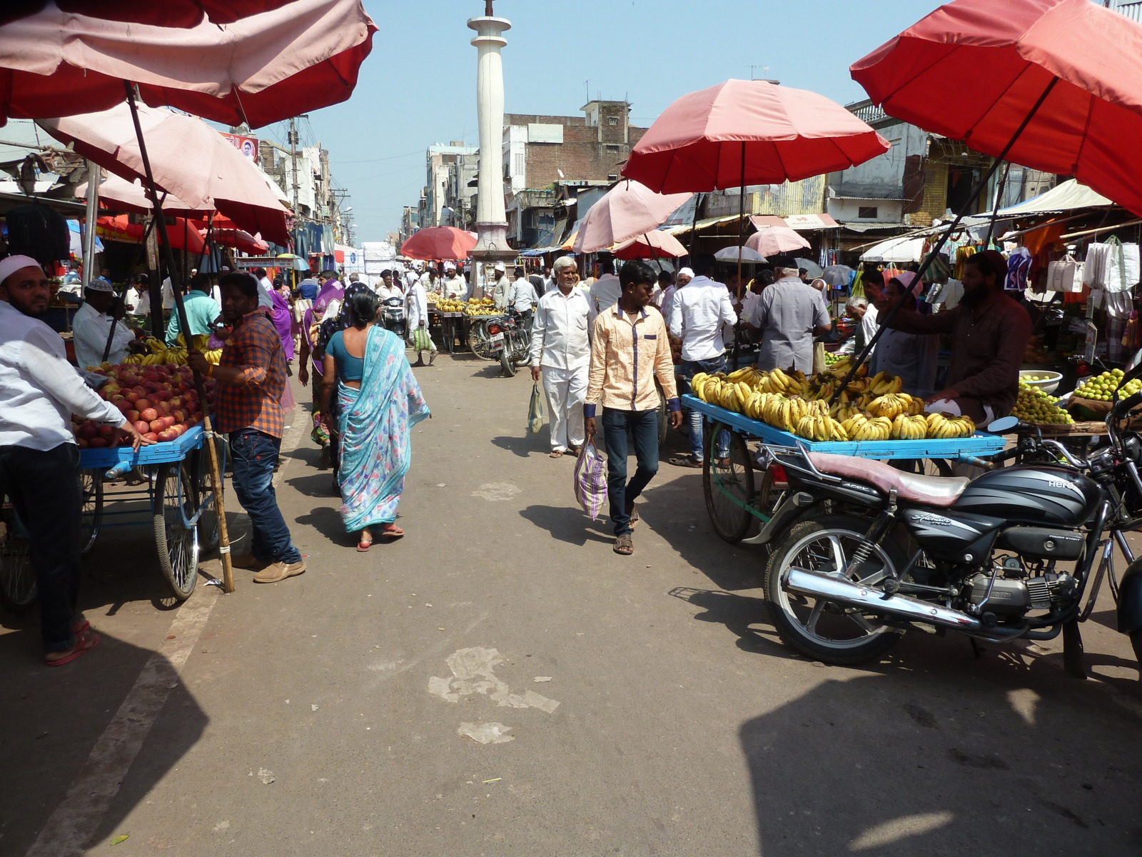 Market in Dhule.
